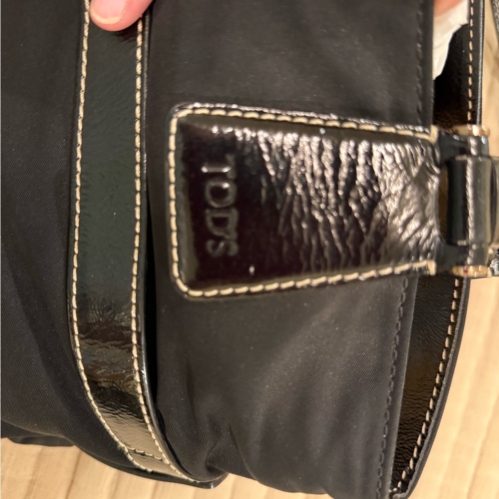 Tod's Black Shoulder Bag with Structured Design - Picture 2 of 13